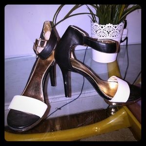 black and white pump